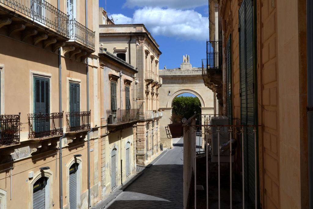 Hotel Porta Reale Noto Bagian luar foto